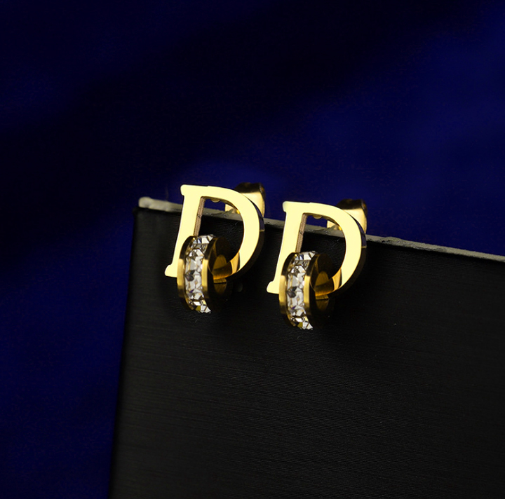 Bông tai titan chữ D thời trang Dior