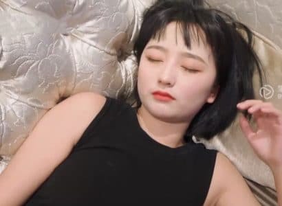 phim sex châu âu mẹ Em ghệ lồn đẹp móc lồn trong chiếc áo trắng tinh khôi